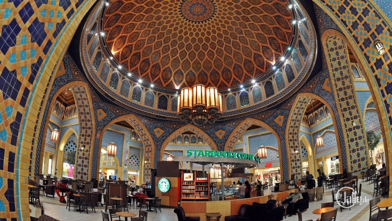 Du khách khi tới Dubai đều choáng ngợp bởi đây đơn giản chỉ là một cửa hàng Starbucks thông thường. (Ảnh: Allisbelle).